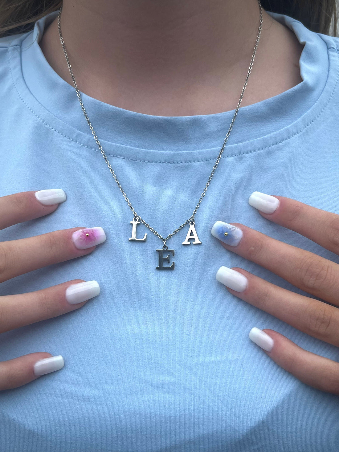 Pourquoi les Press-on Nails sont idéaux pour les métiers où les ongles sont interdits 👩‍⚕️💼